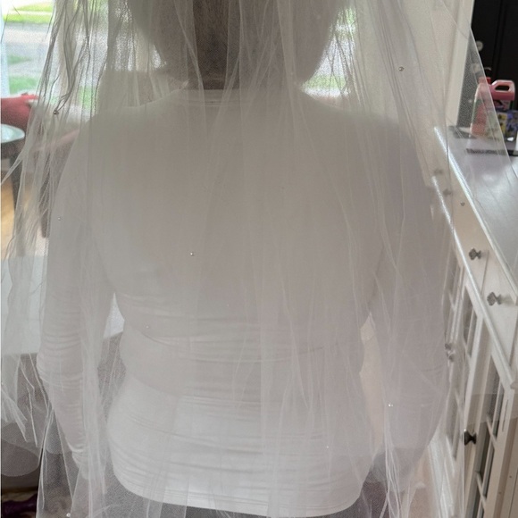 Silk Wedding dress and veil. - Picture 8 of 10